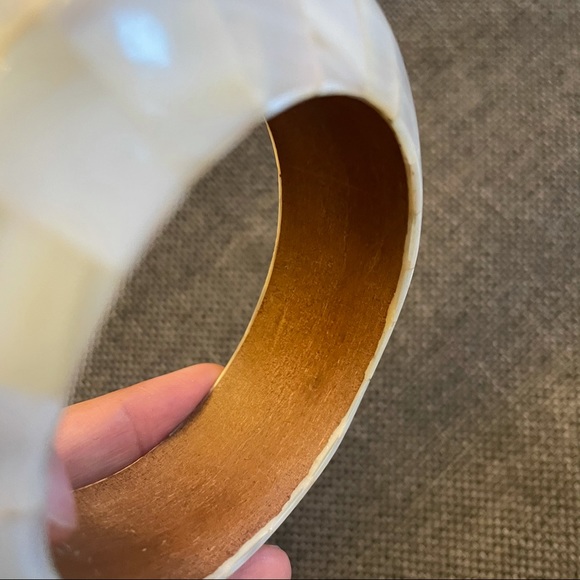 Thick white bangle - Picture 2 of 4